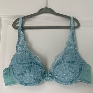 Wonderbra Light Blue Lace Bra